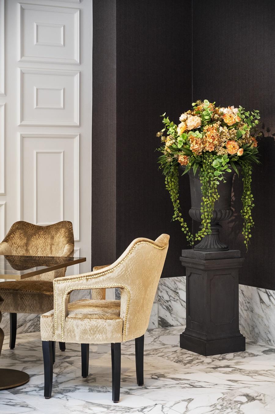 Aurea Ana Palace By Eurostars Hotel Company Budapest Exterior photo A flower arrangement by the artist