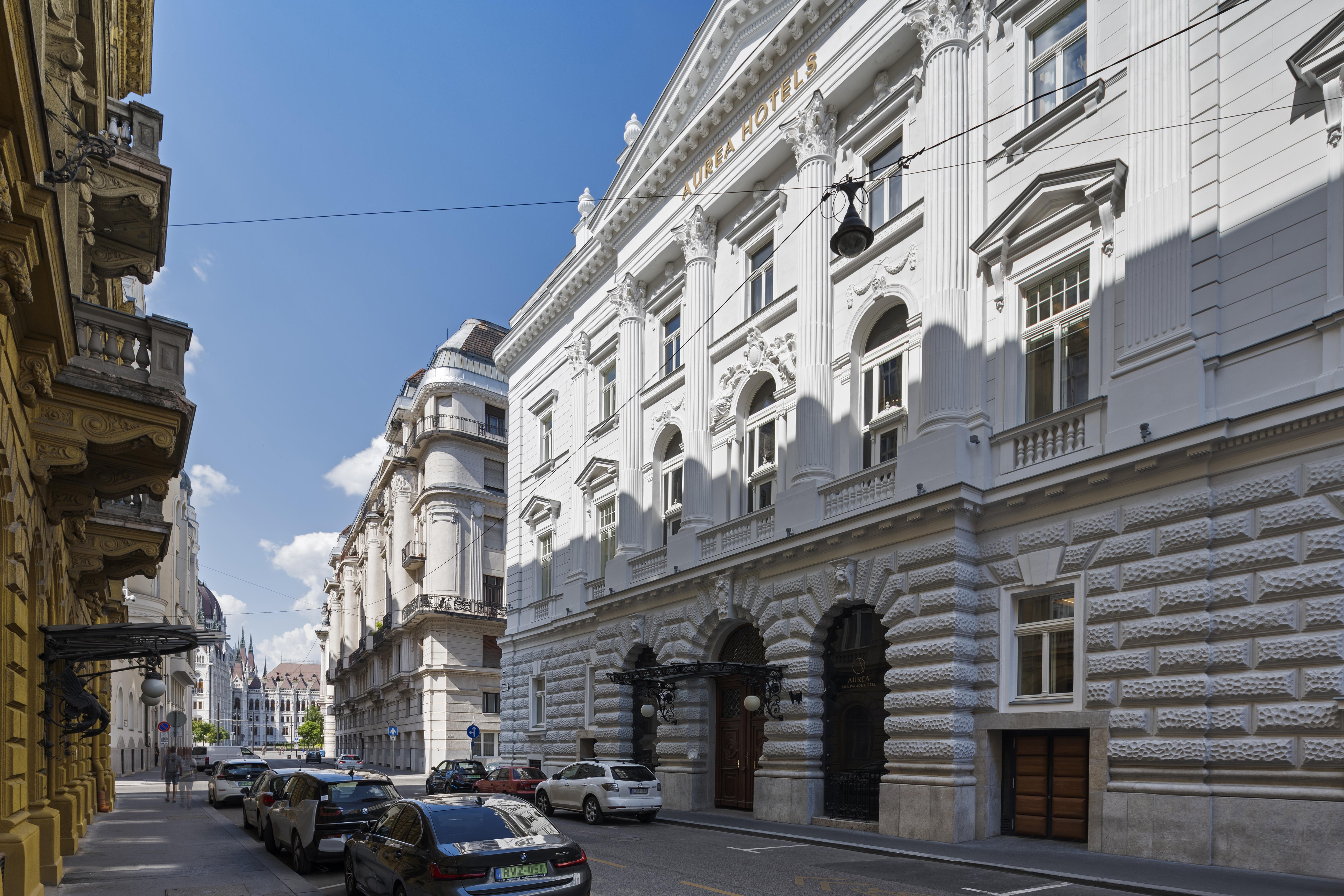 Aurea Ana Palace By Eurostars Hotel Company Budapest Exterior photo The headquarters of the university in Vienna